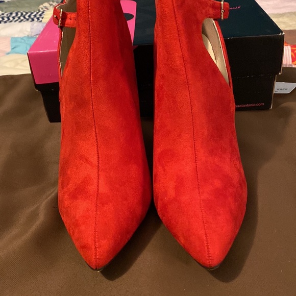 NEW MICHAEL ANTONIO RED LUXX MICROFIBER BOOTIE HEELS SIZE 10 - Picture 3 of 7